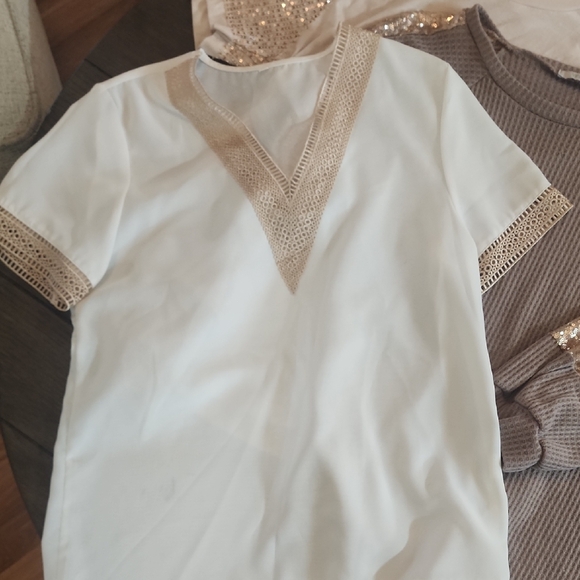 Women's Mixed Color Tops Collection - Picture 5 of 7